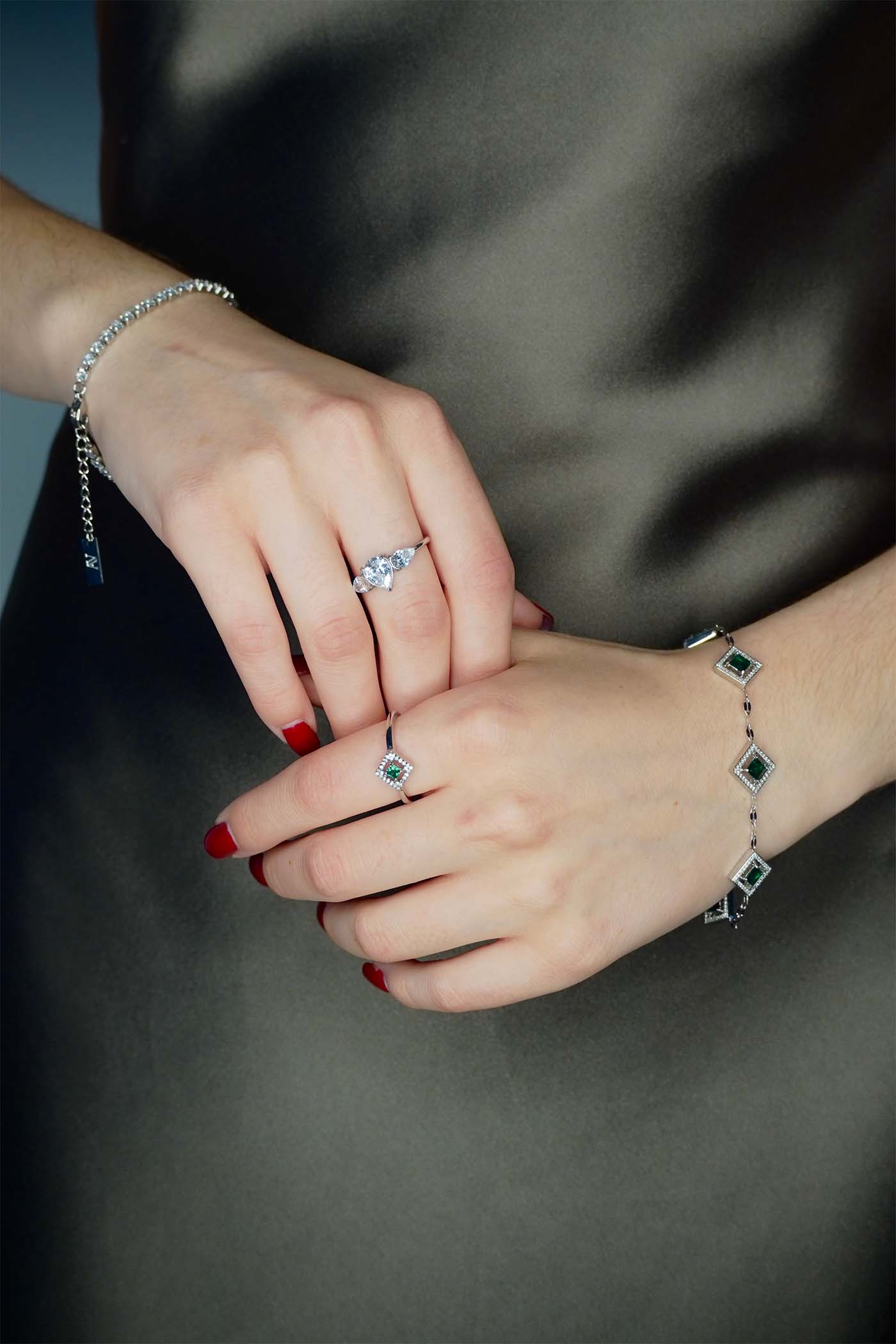 LUNÁ EMERALD RING