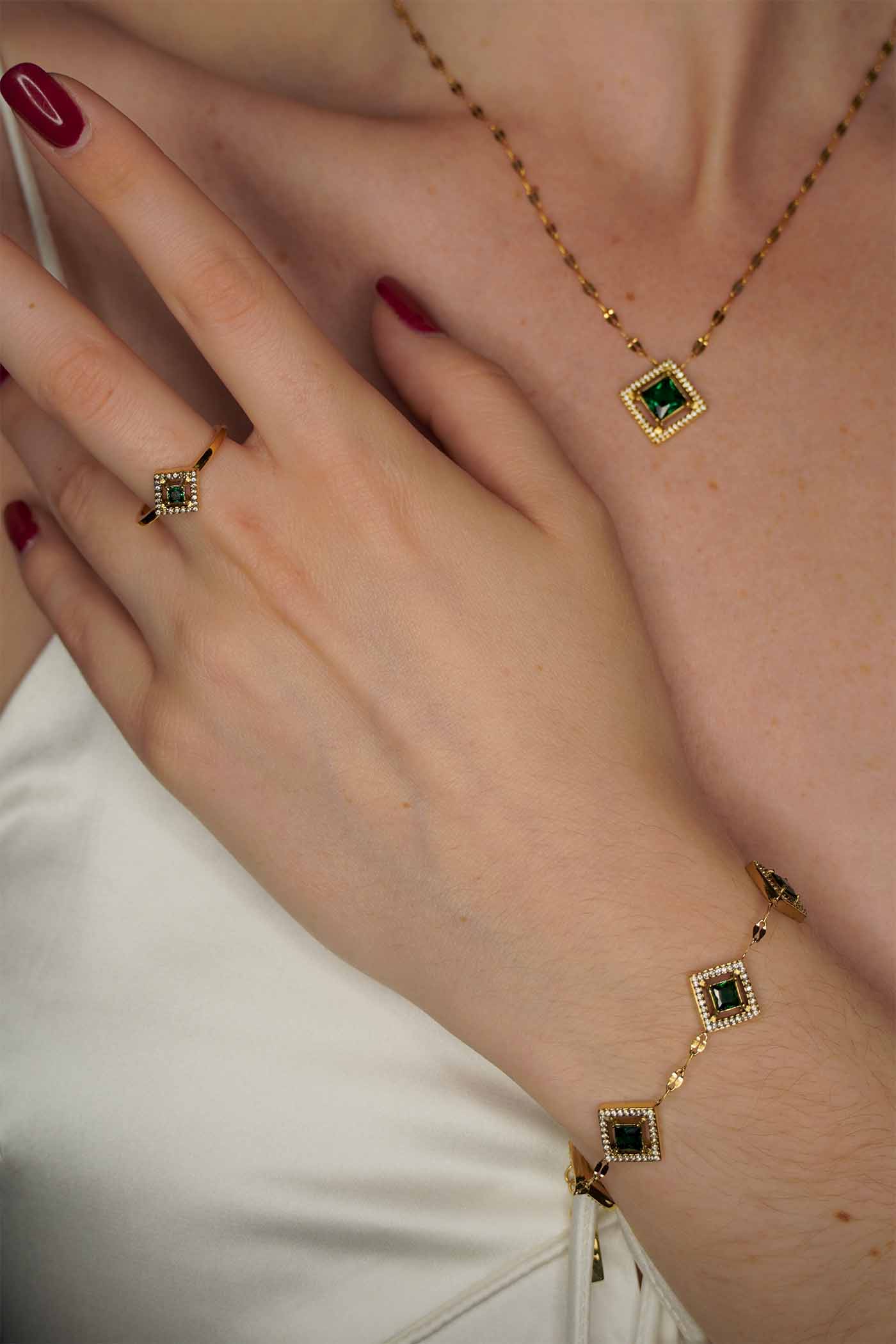 LUNÁ EMERALD BRACELET